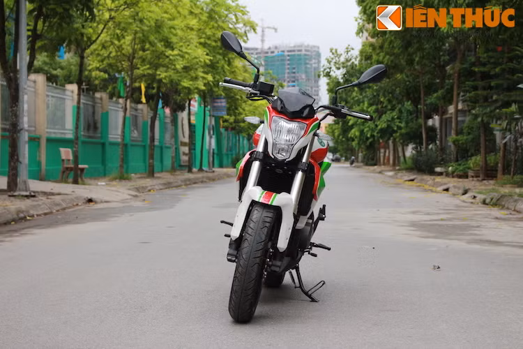 So với phiên bản thường. Benelli BN302 Italia được bán với giá 128 triệu đồng - cao hơn 14 triệu đồng.