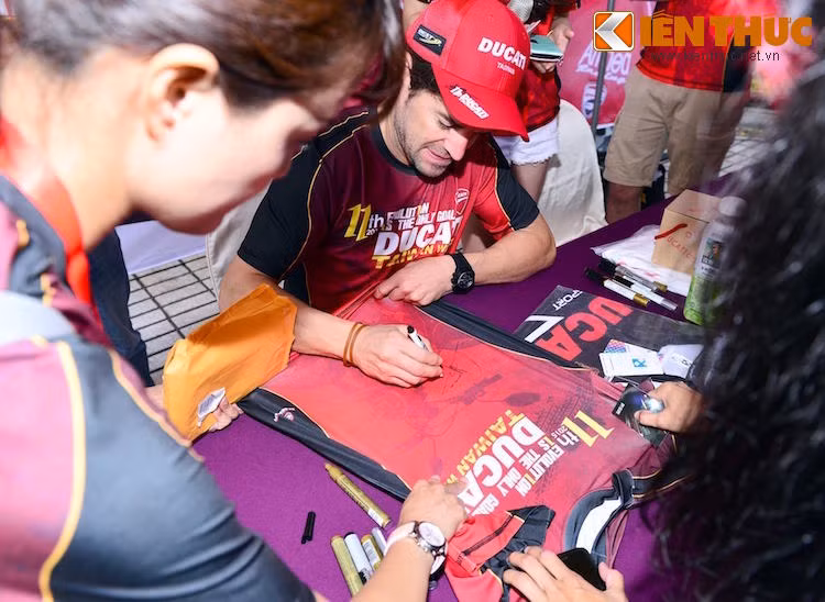 Theo Carlos, anh đã rất ngạc nhiên khi thấy được niềm đam mê với Ducati của người dân Đài Loan - một nơi nằm rất xa nhà máy của hãng tại Borgo Panigale, Bologna.