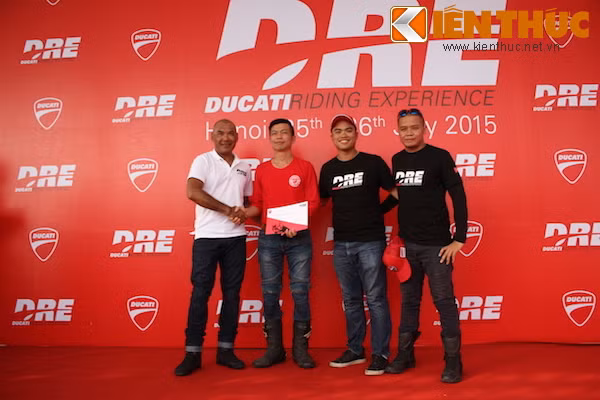 Hoc ky nang lai PKL an toan cung Ducati Riding Experience-Hinh-5