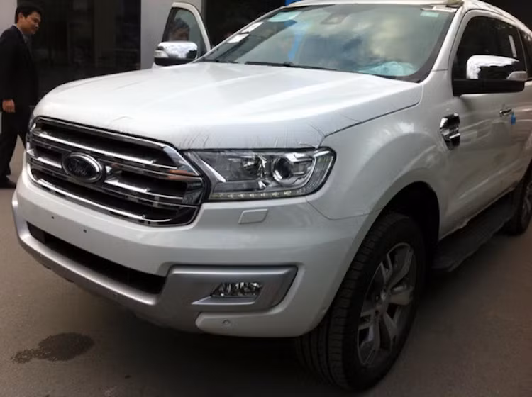 Ford Everest 2016 ve Viet Nam, gia dat gap doi the he cu?