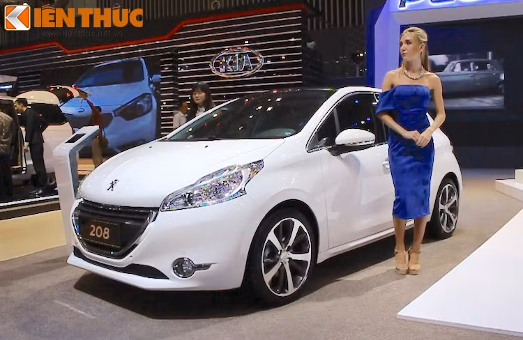 Dòng xe mini 208 đã từng có mặt tại Việt Nam trước đây cũng đã được Peugeot nâng cấp, chỉ sau khi giới thiệu phiên bản mới nhất này tại thị trường Thế giới vào đầu năm nay.