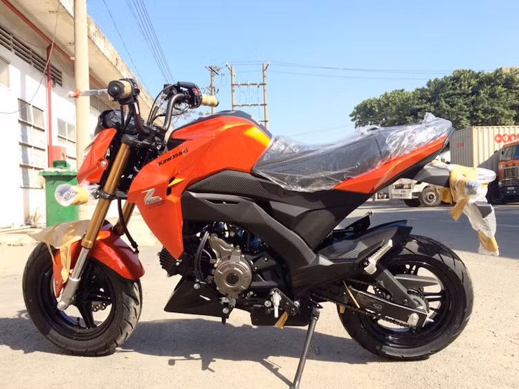 Vừa được ra mắt chính thức tại Thái Lan vào ngày 25/10/2015, mẫu minibike Kawasaki Z125 sẽ đóng vai trò thay thế cho dòng KSR110 trước đây của hãng.