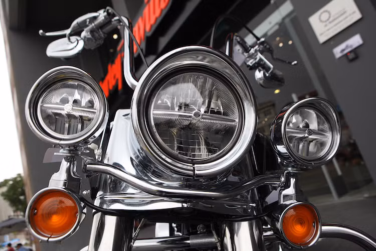 Dù ra đời trong thập niên 90 nhưng thiết kế của Road King Classic mang đậm chất cổ điển như những chiếc xe hai bánh thời hoàng kim từ những năm 1950 của thế kỷ trước. Mặc dù vậy, xe vẫn sở hữu những công nghệ tiên tiến giống các dòng môtô hiện đại khác.