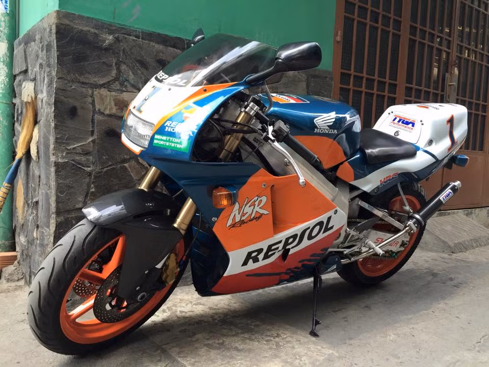  Honda NSR 250R là dòng sportbike 2 kỳ cao cấp nhất của Honda, được sản xuất trong khoảng từ 1985 tới 1996.