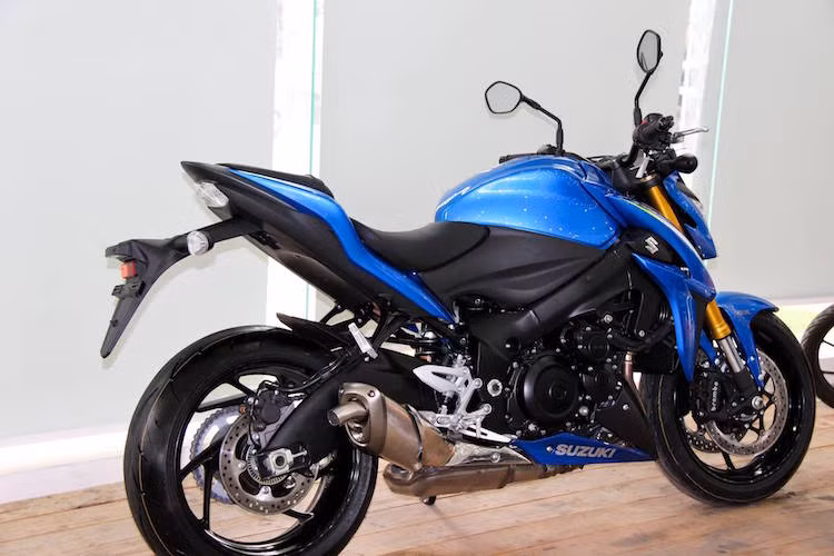 Hiện đang được trưng bày tại Suzuki World TP HCM, Suzuki chưa đưa ra mức giá chính hãng cho GSX-S1000.