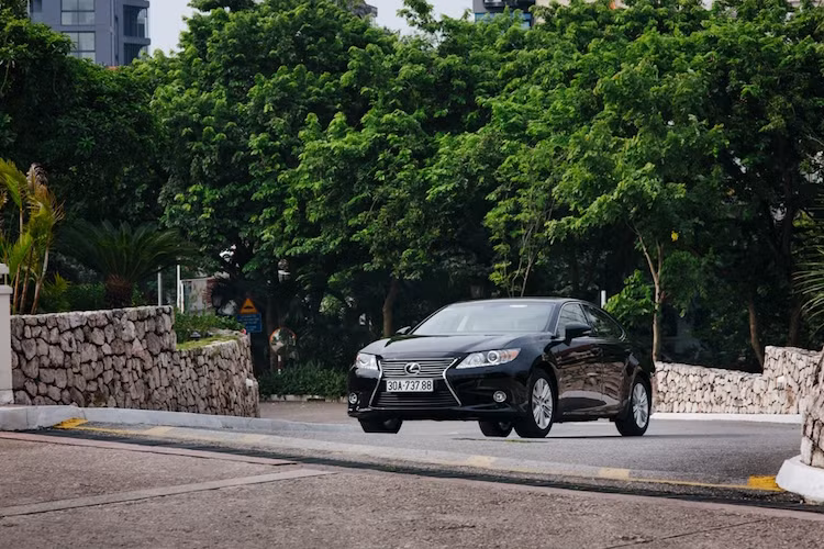 Xe được trang bị động cơ V6 3,5 lít với công suất tối đa 272 mã lực mô men xoắn cực đại 346 Nm/4700 vòng/phút) cùng hộp số tự động 6 cấp.