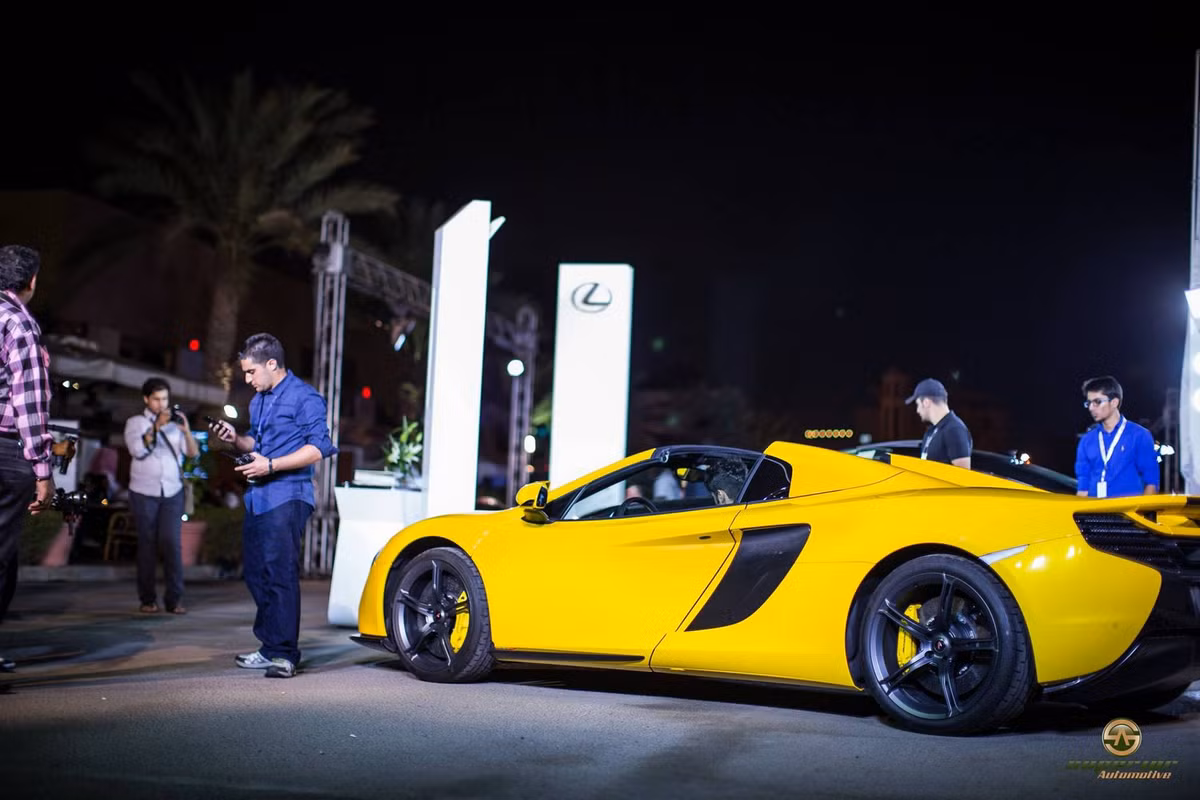 Không chỉ thu hút những chủ xe, Cars &amp; Coffee Superior Automotive còn thu hút sự góp mặt của một số nhà tài trợ và hãng xe khác nhau tới trưng bày, chẳng hạn như Shell với chiếc Chevrolet Camaro thế hệ mới hay Lexus với RC-F.