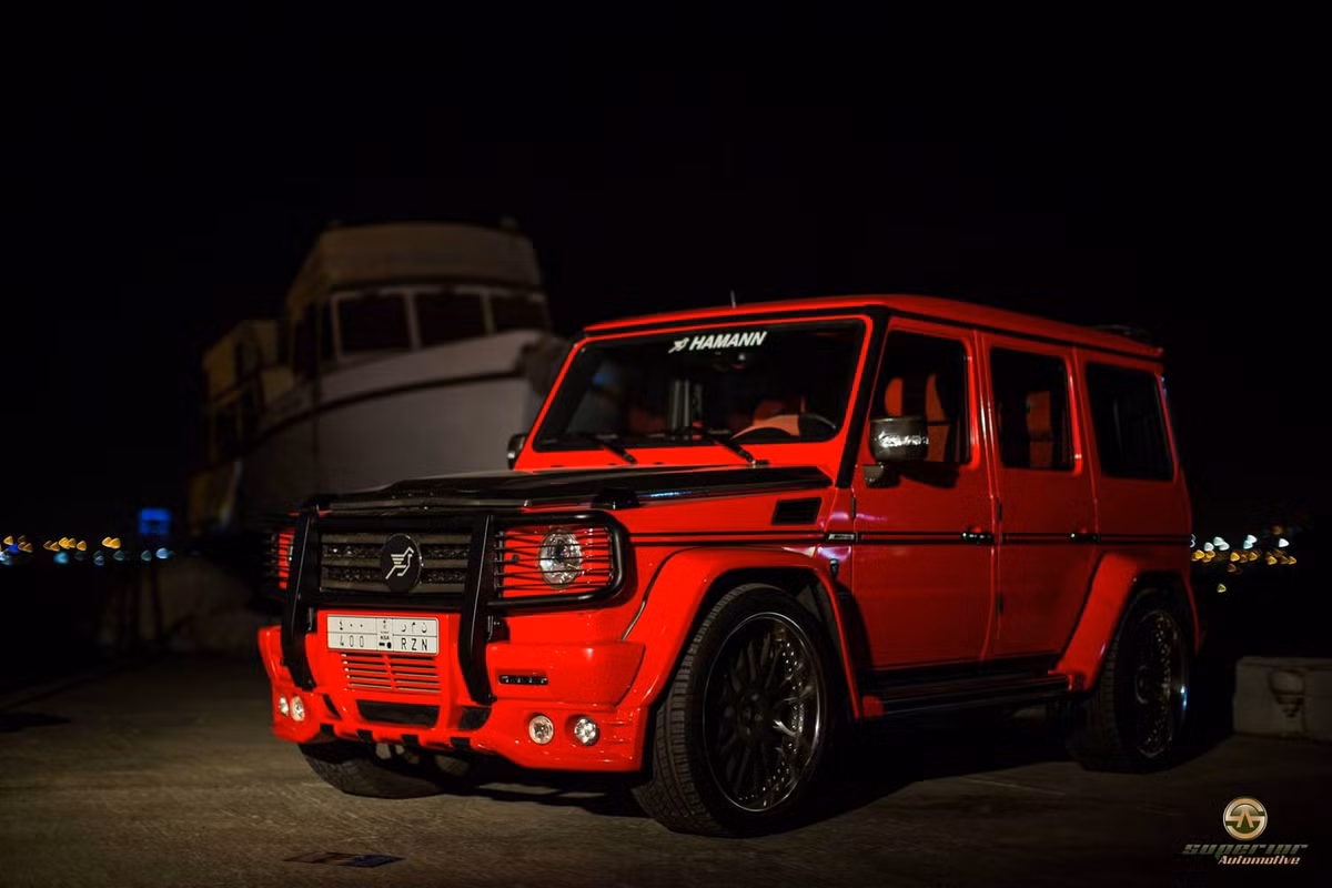 Chiếc siêu xe địa hình Mercedes G63 AMG độ bởi hãng Hamann nổi tiếng của Đức, nổi bật trong màu sơn đỏ khác thường.