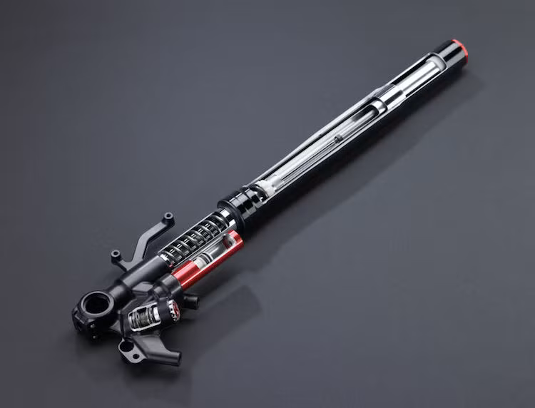 Kawasaki cũng đã làm việc chặt chẽ với đội đua WSBK của họ để tạo ra bộ phuộc trước Showa hoàn toàn mới cho ZX-10R, với bình khí ni-tơ nén ở cuối mỗi phuộc.
