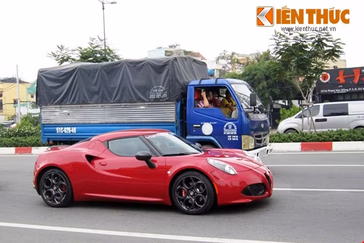 Ngoài các mẫu xe nêu trên, hàng loạt các dòng siêu xe và xe thể thao cao cấp khác cũng đã lần lượt về Việt Nam trong suốt năm 2015 như Ford Mustang thế hệ mới, Alfa Romeo 4C Launch Edition, Ford F150, Cadillac Escalade, Aston Martin Virage...