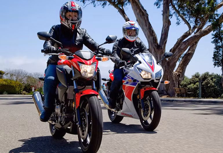 Về cơ bản, có thể coi CB300F là bản naked bike của chiếc xe thể thao CBR300R được Honda tung ra trước đó.