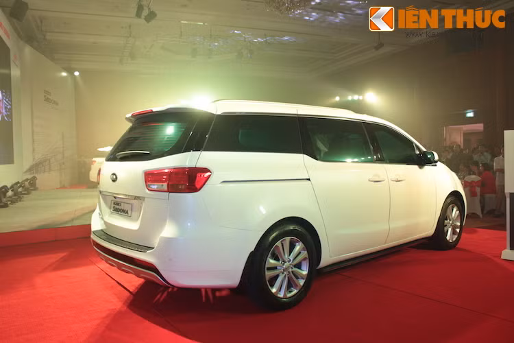 Kia ra mat minivan Grand Sedona (CKD) tai Ha Noi-Hinh-4