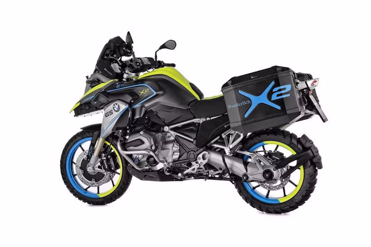 Những người đã quen thuộc với dòng xe sẽ phát hiện ra rằng moay-ơ bánh trước của xe có kích thước to hơn những chiếc R1200GS khác.