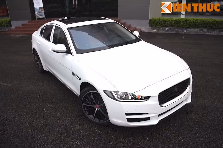 Không chịu "kém cạnh" hai hãng xe sang từ Đức, thương hiệu Jaguar ở Anh cũng đã chọn VIMS làm nơi ra mắt chính thức chiếc sedan cỡ trung hạng sang XE hoàn toàn mới của hãng.