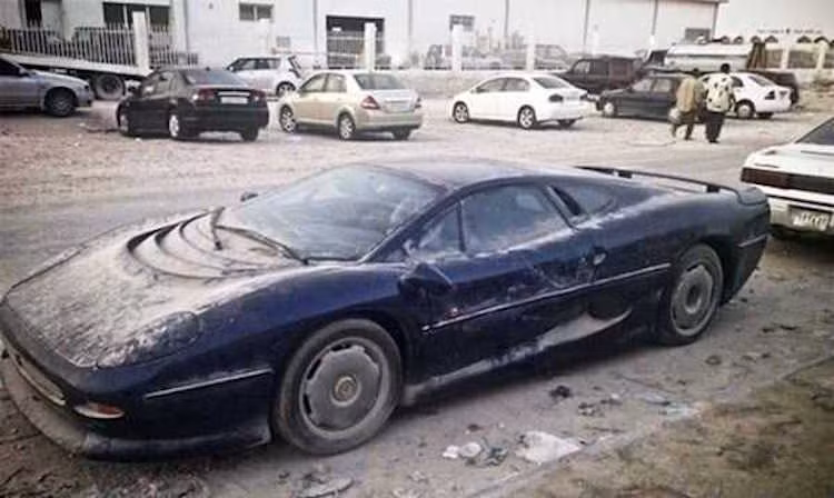 Ngay cả những chiếc siêu xe cực hiếm, chẳng hạn như chiếc Jaguar XJ220 này cũng có thể bị "bỏ rơi".
