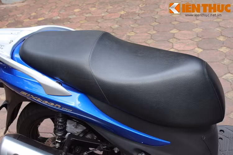 Yên xe có chiều cao trung bình với người châu Âu là 800 mm, nhưng lại khá cao so với khổ người châu Á.