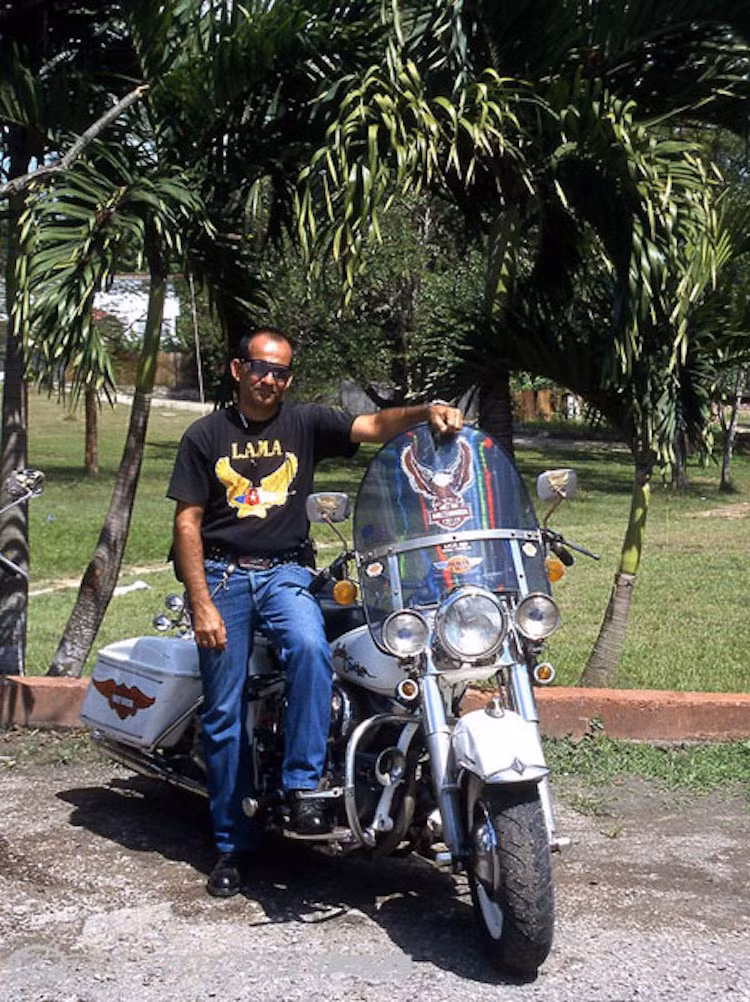 Mặc dù vậy, đi xe máy ở Cuba cũng vẫn rất an toàn do mọi người đi chậm. Xe máy cũng là hình thức di chuyển được du khách tới Cuba ưa chuộng.