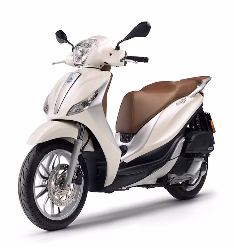 Xe cũng sẽ được bán với 2 phiên bản là bản thường và bản S. Trong đó phiên bản S có cách phối màu thể thao hơn.