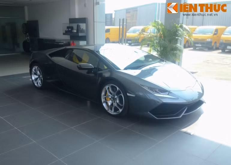 Chỉ vừa được ra mắt vào năm ngoái, Huracan là "hậu duệ" của siêu xe Gallardo đã từng đem lại rất nhiều thành công cho Lamborghini trong nhiều năm qua.