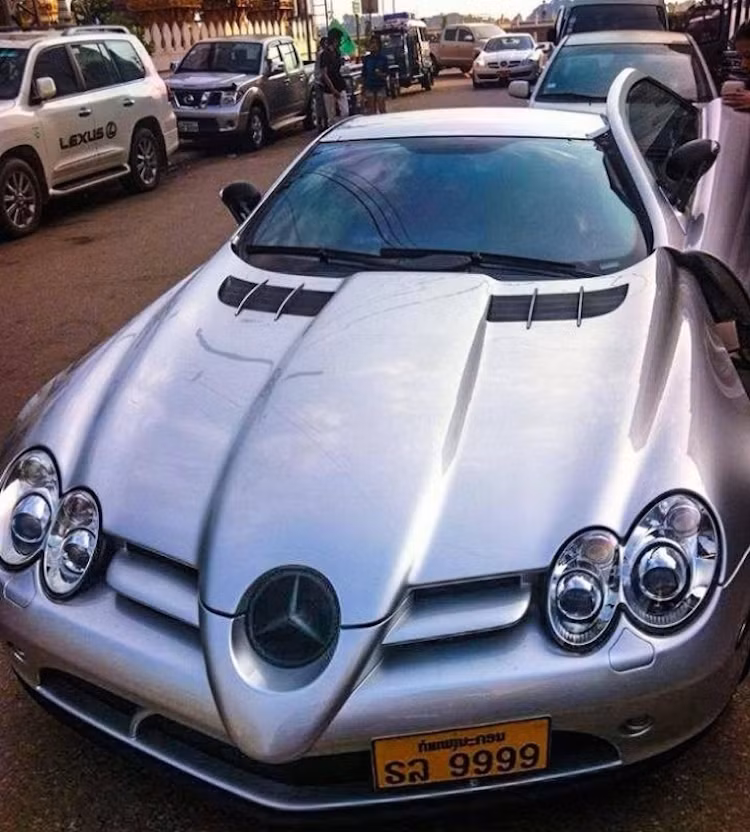 Một chiếc SLR McLaren nguyên bản với biển tứ quý 9.