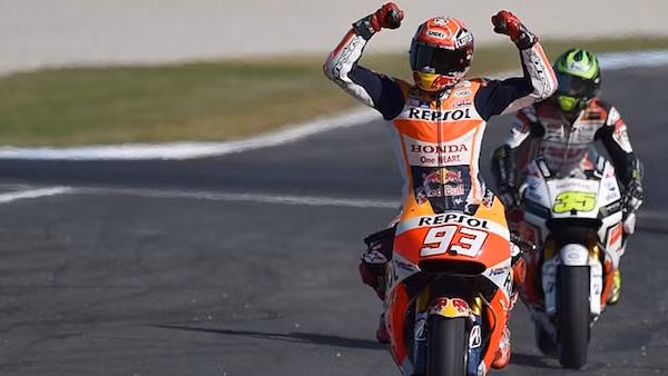 MotoGP 2015: Marquez xuat sac chien thang tai Australia-Hinh-3