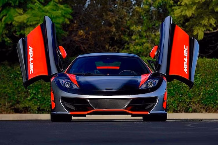 Được sản xuất từ năm 2012, nhưng hiện nay chiếc McLaren MP4-12C HS thứ 9 đặc biệt này mới chỉ đi được 203 dặm (327 km). Điều này khiến giá trị của chiếc xe càng tăng cao hơn.