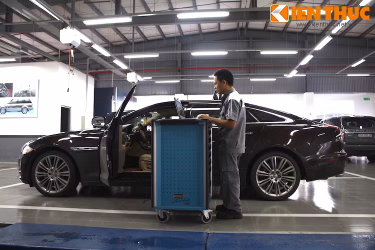 Ấn tượng đầu tiên khi vào xưởng là sự rộng lớn, thông thoáng và khá chuyên nghiệp.