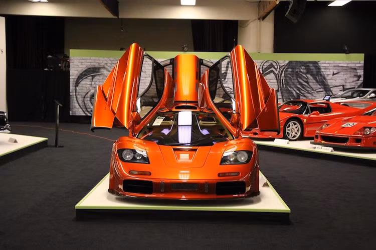 Một số mẫu xe khác nằm trong top 10 không phải do Ferrari sản xuất bao gồm chiếc McLaren F1 LM siêu hiếm này, với giá 13,7 triệu USD (tương đương 306,8 tỷ đồng)...