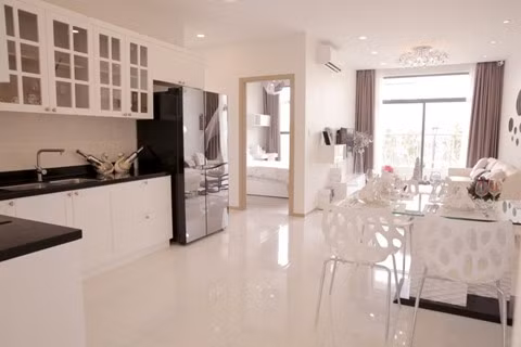 Cư dân có thể ngắm cảnh tàu thuyền tấp nập trên sông Sài Gòn và Kênh Tẻ ngay tại căn hộ của mình.