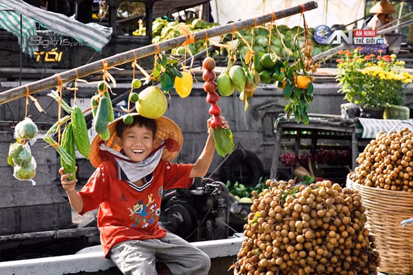 Hình ảnh một miền quê sông nước Cần Thơ hiền hòa, thân thiện.