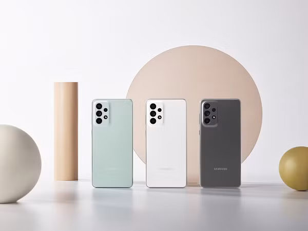 Máy có cấu hình mạnh với chip Snapdragon 778G, camera 108MP có chống rung OIS, màn hình Super AMOLED 120Hz và pin 5000mAh đồng thời hỗ trợ chống nước IP67.