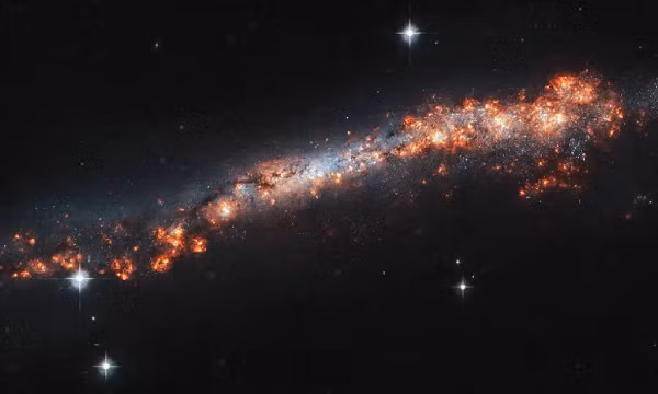 Kính Hubble mang tên của nhà thiên văn học Mỹ Edwin Powell Hubble (1889-1953). Đây là kính thiên văn phản xạ được trang bị hệ thống máy tính và một gương thu ánh sáng có đường kính 240 cm.