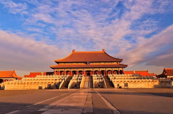 Chất liệu này còn có thể ngăn chặn những loại côn trùng như nấm mốc, vi khuẩn có hại. Đáng tiếc là sau nhiều thăng trầm và biến cố của lịch sử, qua nhiều triều đại thay ngôi đổi chủ, những chiếc ghế rồng do người tiền nhiệm để lại có thể bị thất truyền và nhiều di tích văn hóa do đó cũng bị hư hại không nhỏ.
