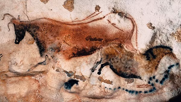 Hang Lascaux có các bức tranh về hươu, ngựa này có niên đại khoảng 17.000 năm trước. Tuy nhiên vào năm 1963, nơi này bị đóng cửa do nấm mốc bắt đầu xuất hiện trên các bức tường của hang động.