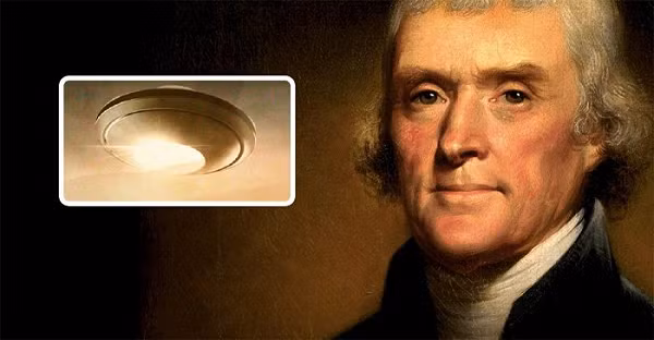 Vật thể bay này giống như một sao băng có khả năng “biến hình”, nó biến thành hình dạng như một con rùa khi bay lượn trên bầu trời.