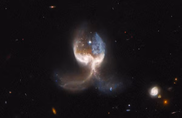 Mới đây, kính viễn vọng không gian Hubble của NASA/ESA đã ghi lại được hình ảnh tuyệt đẹp của hệ thống thiên hà mang tên VV 689 nhìn từ Trái đất.