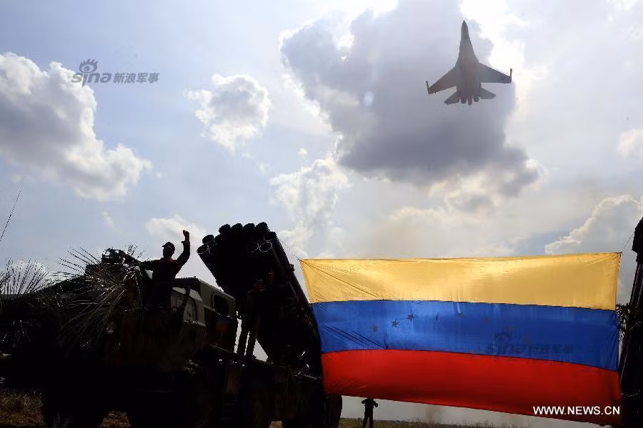 Hình ảnh thể hiện bộ mặt mới, mạnh mẽ của Quân đội Venezuela sau thời gian dài hiện đại hóa bằng công nghệ vũ khí Nga, thay dần trang bị Mỹ, châu Âu.
