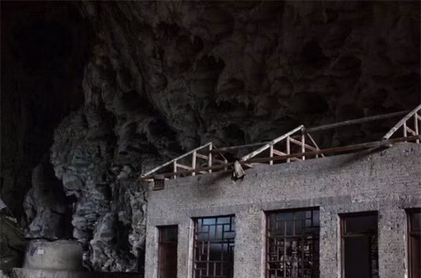 Ngoi lang “hang dong” tach biet hoan toan voi the gioi ben ngoai