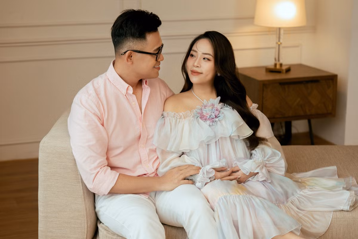 MC Đức Bảo: Tôi thấy may mắn khi vợ rất hiểu về nghề báo - Hình 2 MC Duc Bao: Toi thay may man khi vo rat hieu ve nghe bao-Hinh-2