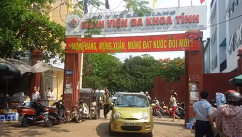 Nu dieu duong bi bong nguc vi nuong muc o benh vien