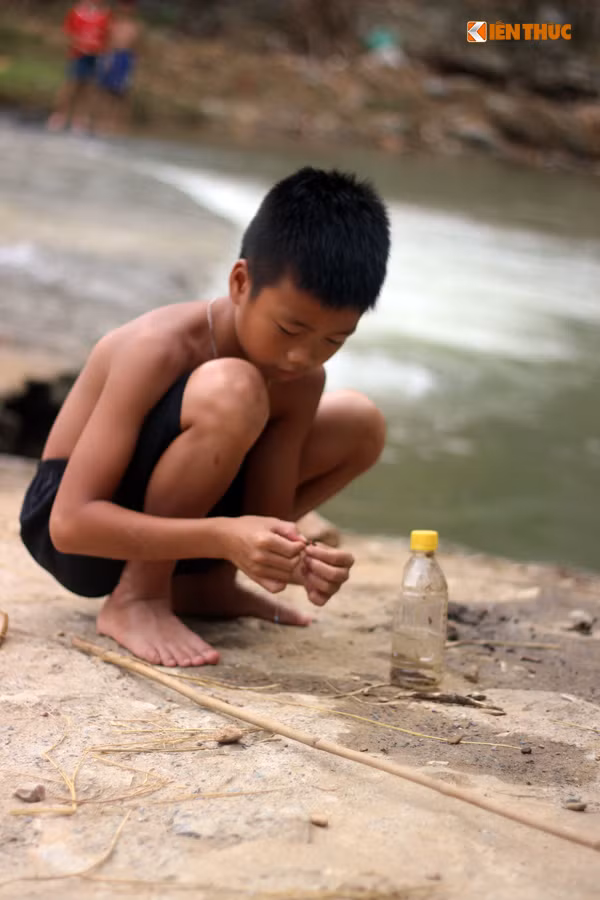 Với các em, quà Trung thu là cái gì đó quá xa xỉ mà các em chẳng bao giờ nhận được.