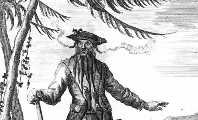 1. Edward Teach, hay còn được biết đến nhiều hơn với cái tên Blackbeard (với bộ râu đen dày), là một trong những tên cướp biển khét tiếng nhất trong lịch sử. Edward hoạt động quanh vùng Tây Ấn và bờ biển phía đông của các thuộc địa Bắc Mỹ của Anh. Edward đã bị giết trong trận chiến với Hải quân Anh. (Nguồn ảnh: NC)