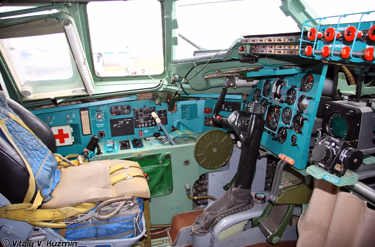 Đây là vị trí của phi công chính – cơ trưởng Tu-95MS.