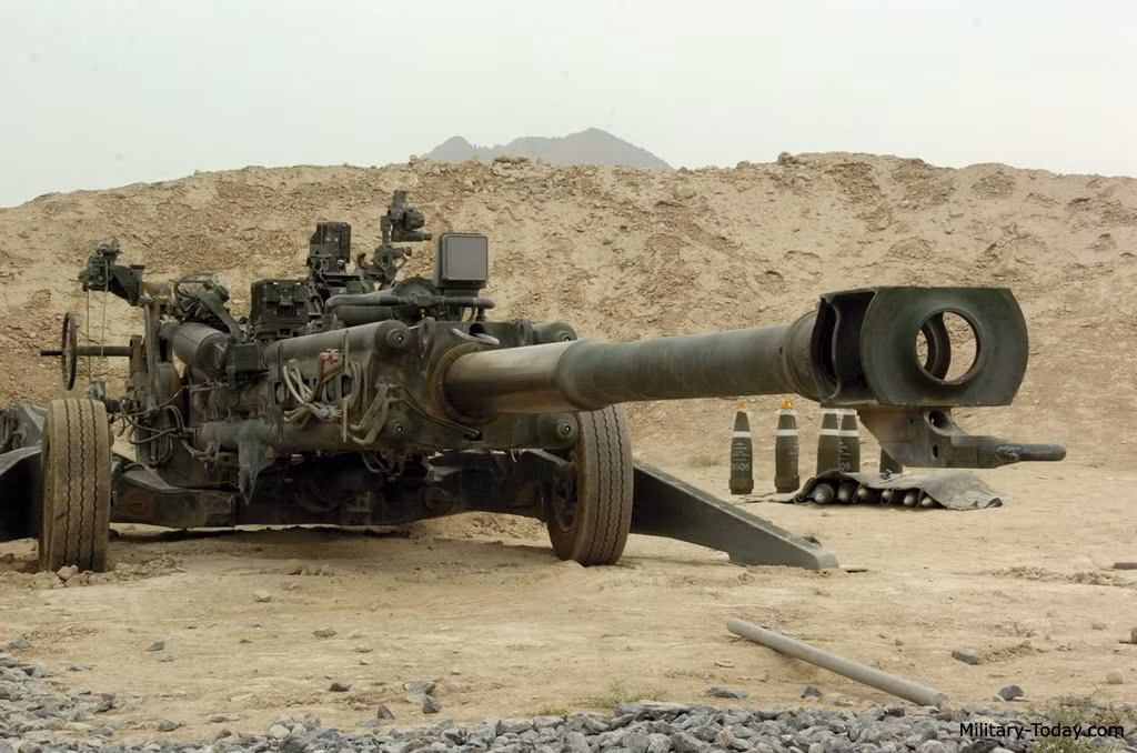 Lựu pháo M777 có góc nâng hạ nòng rất tốt từ 0 độ tới 71,7 độ. Nguồn ảnh: Military-Today