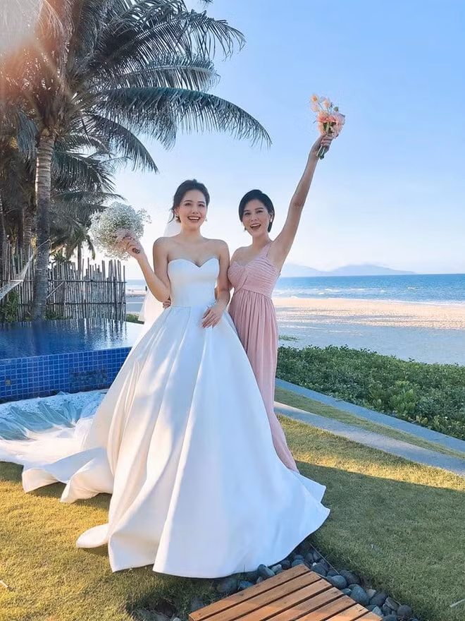 Chong dai gia cua dien vien Phanh Lee phong do trong le cuoi