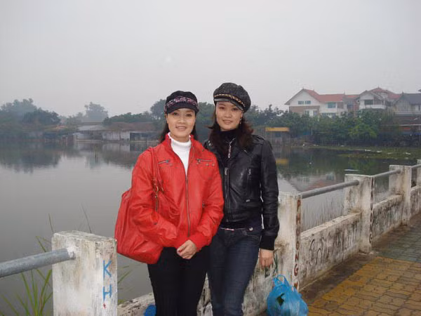 Sau 28 năm tham gia Hoa hậu Việt Nam, Vân Trang có một cuộc sống ấm êm bên gia đình tại Hà Nội và hạnh phúc với những gì bản thân đã chọn lựa.