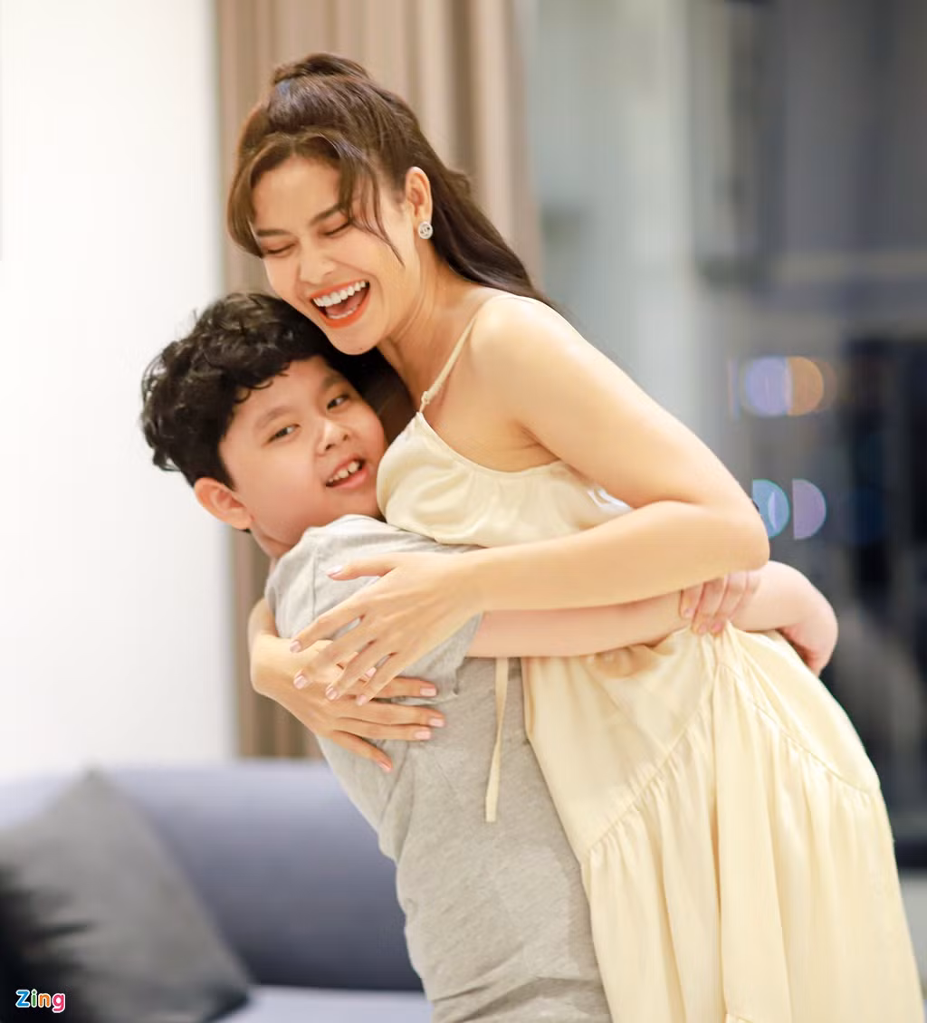 Gần nhất, trong dịp sinh nhật lần thứ 8 của con trai, Trương Quỳnh Anh và Tim cùng tổ chức, chúc mừng bé bước sang tuổi mới.