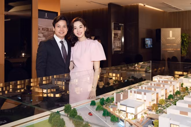 Ở tuổi 29, cô có cuộc sống viên mãn, hạnh phúc bên chồng và hai con. Trên trang cá nhân, 9X thường đăng tải những khoảnh khắc vui vẻ, đầm ấm của gia đình.