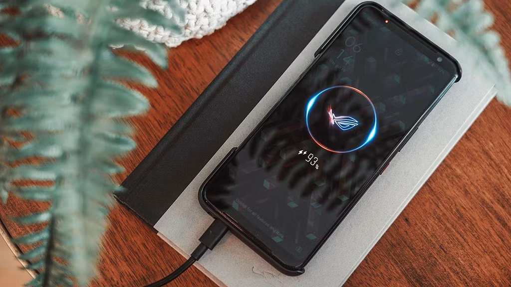 Bao gio moi co combo smartphone pin 6000 mAh, sac nhanh 100W?-Hinh-6