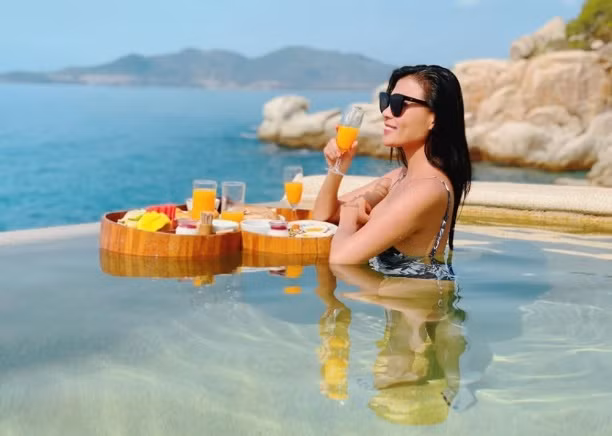 Bi noi xai tien phung phi di du lich mua dich, Thuy Diem dap tra-Hinh-2